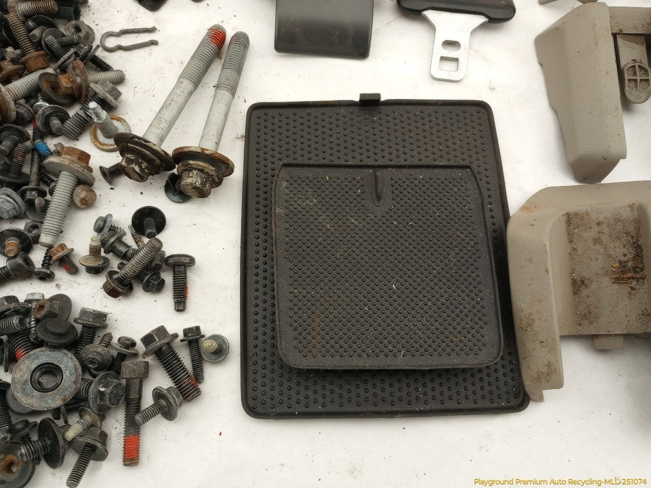 Volvo XC70 Dismantling Hardware Fasteners Bolts & Nuts