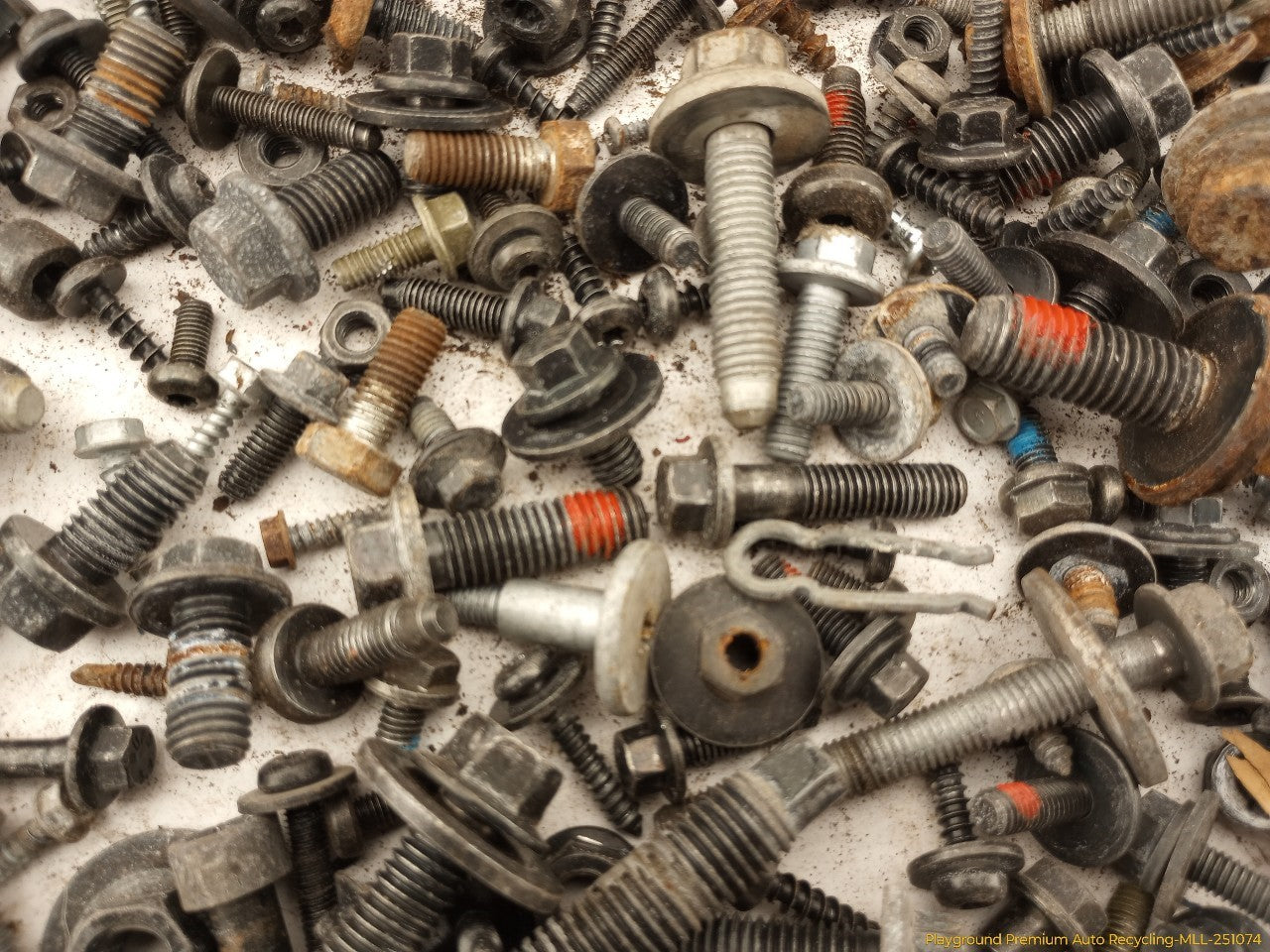 Volvo XC70 Dismantling Hardware Fasteners Bolts & Nuts