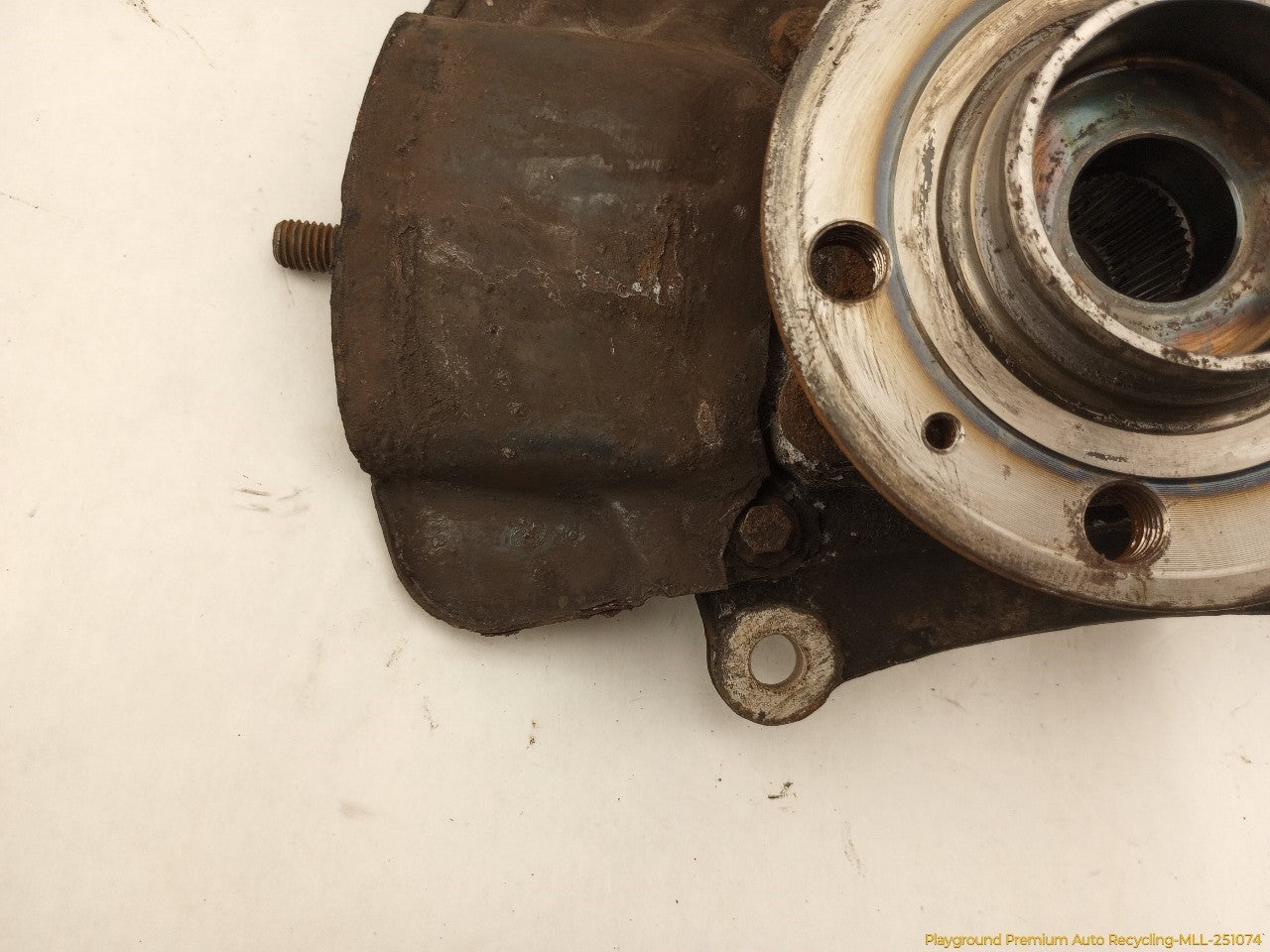 Volvo XC70 Passenger Right Front Spindle Knuckle Hub