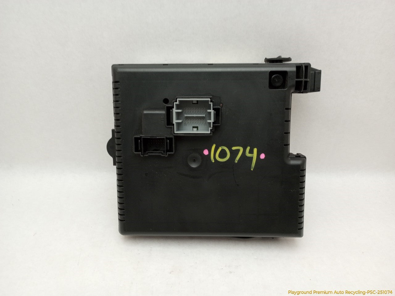 Volvo XC70 Rear Trunk Fuse Box - 0