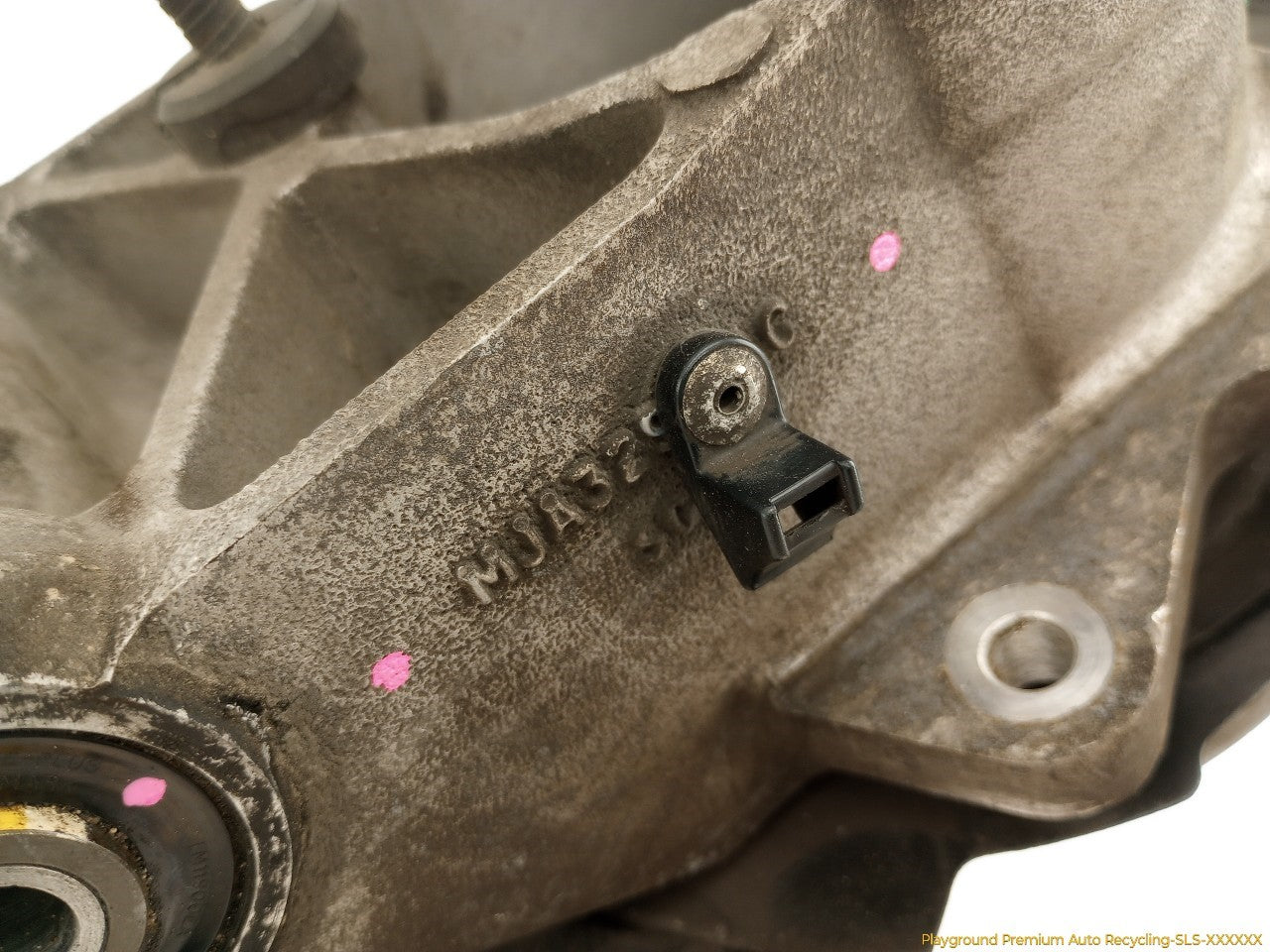 Jaguar XK8 Driver Left Rear Spindle Knuckle Hub