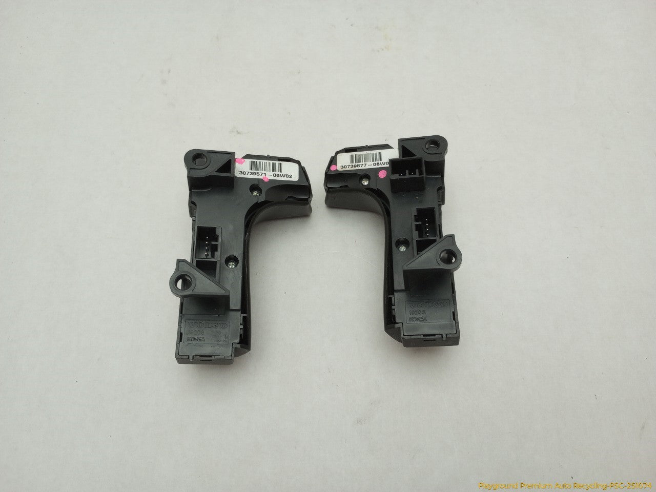 Volvo XC70 Pair Of Steering Wheel Control Switches - 0