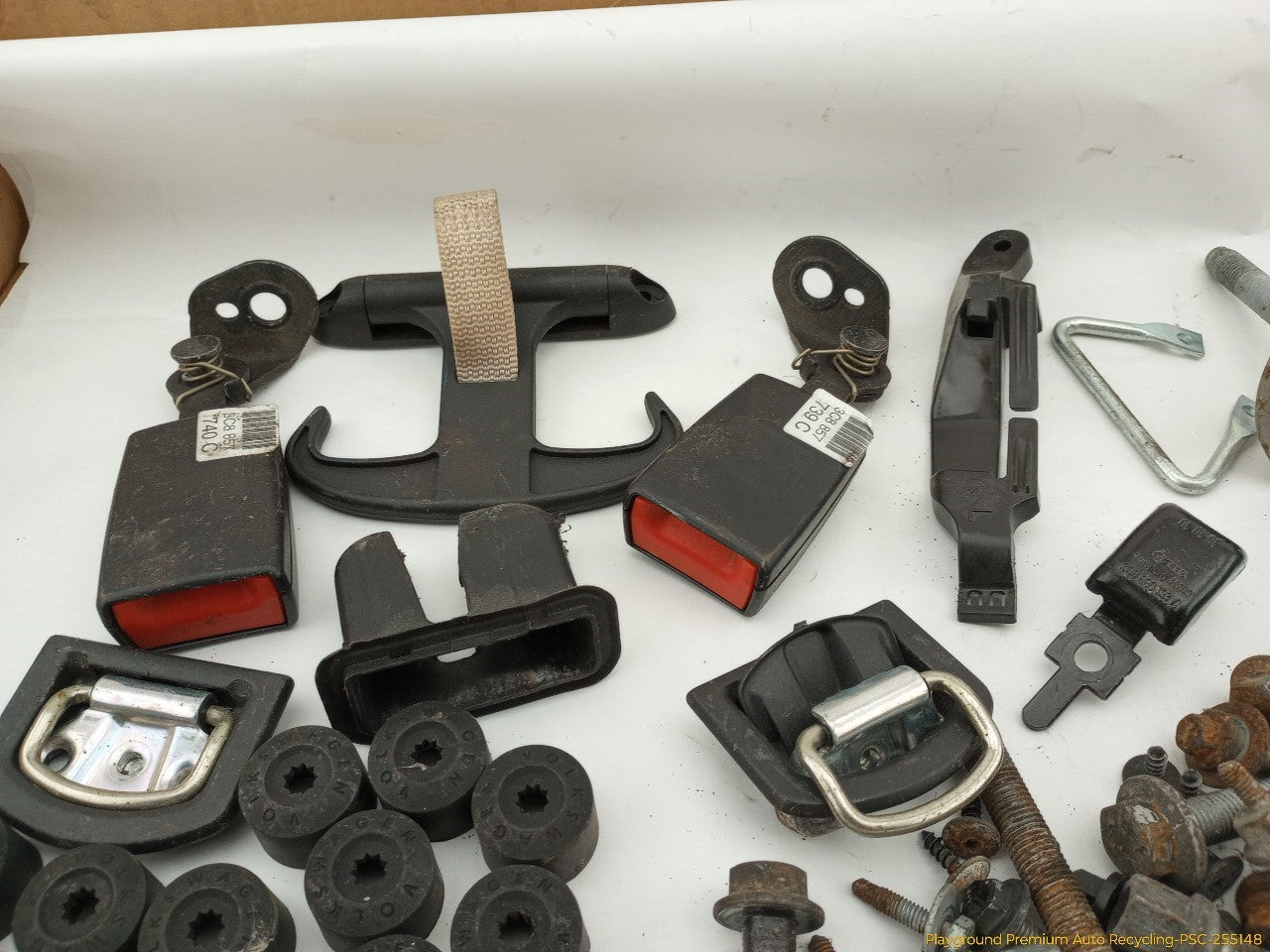 Volkswagen CC Dismantling Hardware Fasteners Bolts & Nuts - 0