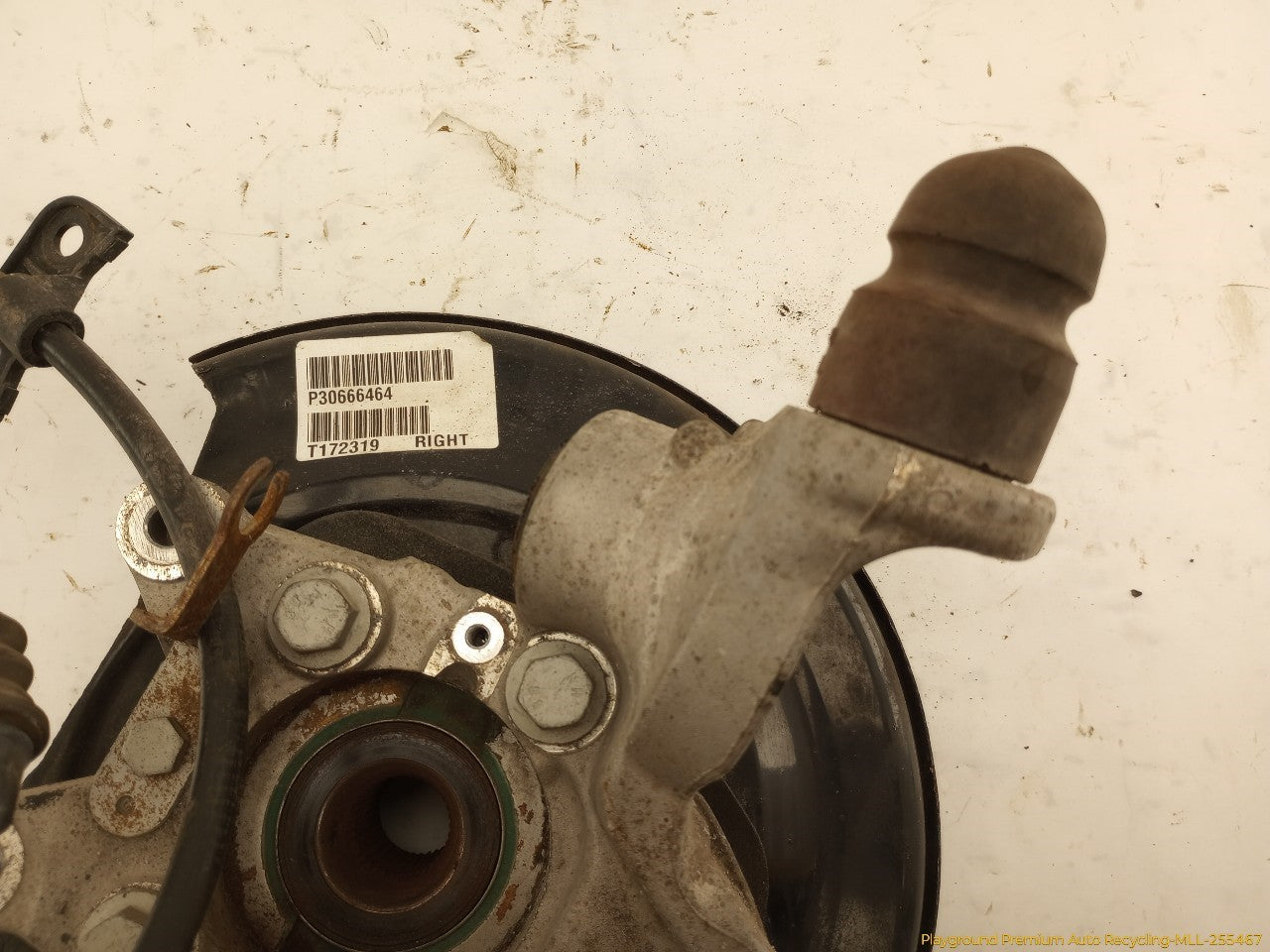 Volvo XC70 Passenger Right Rear Spindle Knuckle Hub