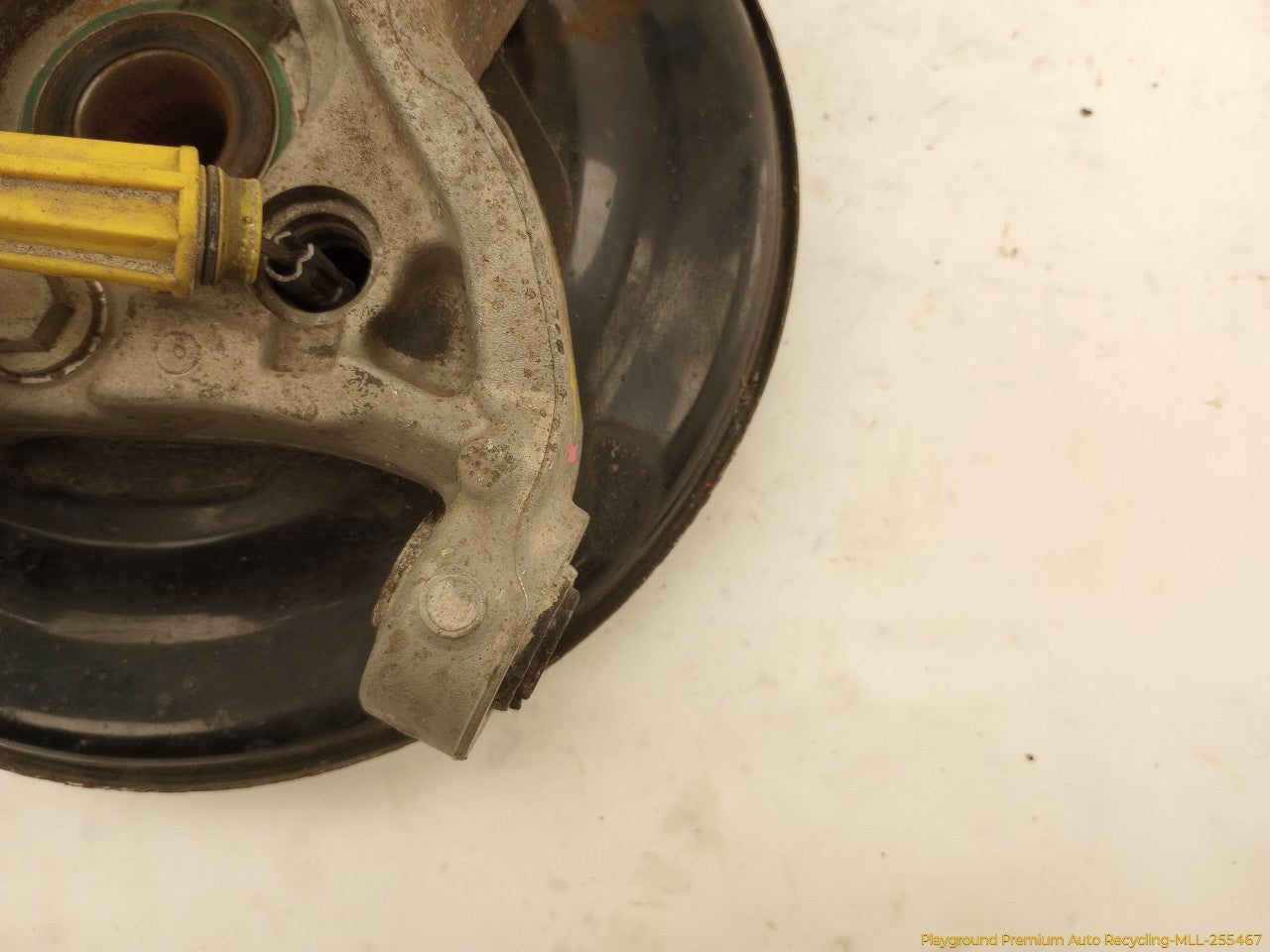 Volvo XC70 Passenger Right Rear Spindle Knuckle Hub