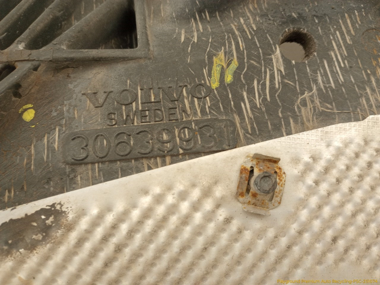Volvo XC70 Rear Differential Mount Bracket
