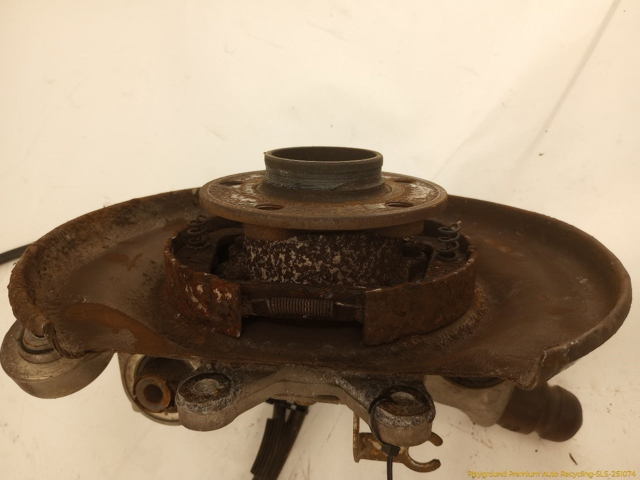 Volvo XC70 Passenger Right Rear Spindle Knuckle Hub
