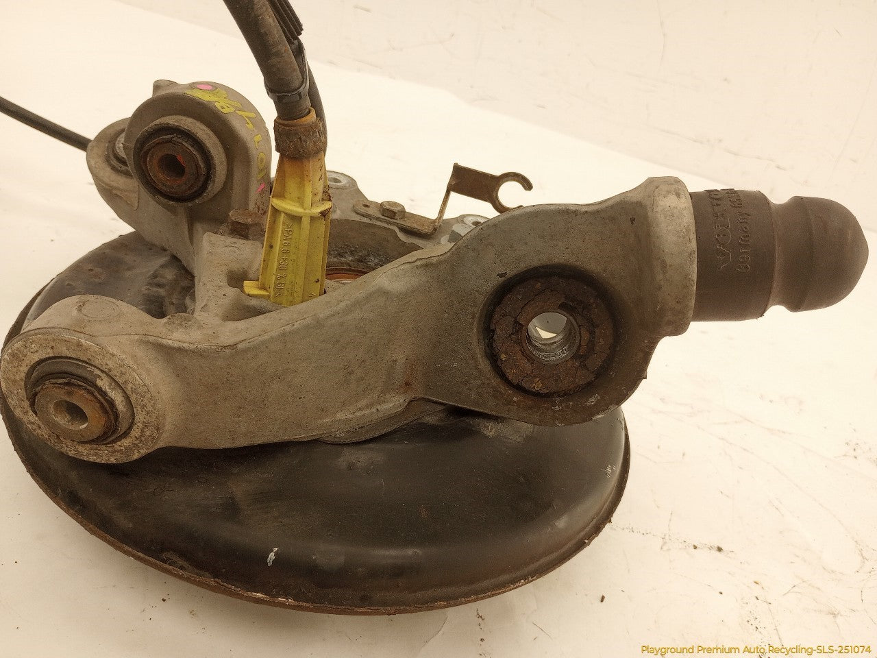 Volvo XC70 Passenger Right Rear Spindle Knuckle Hub