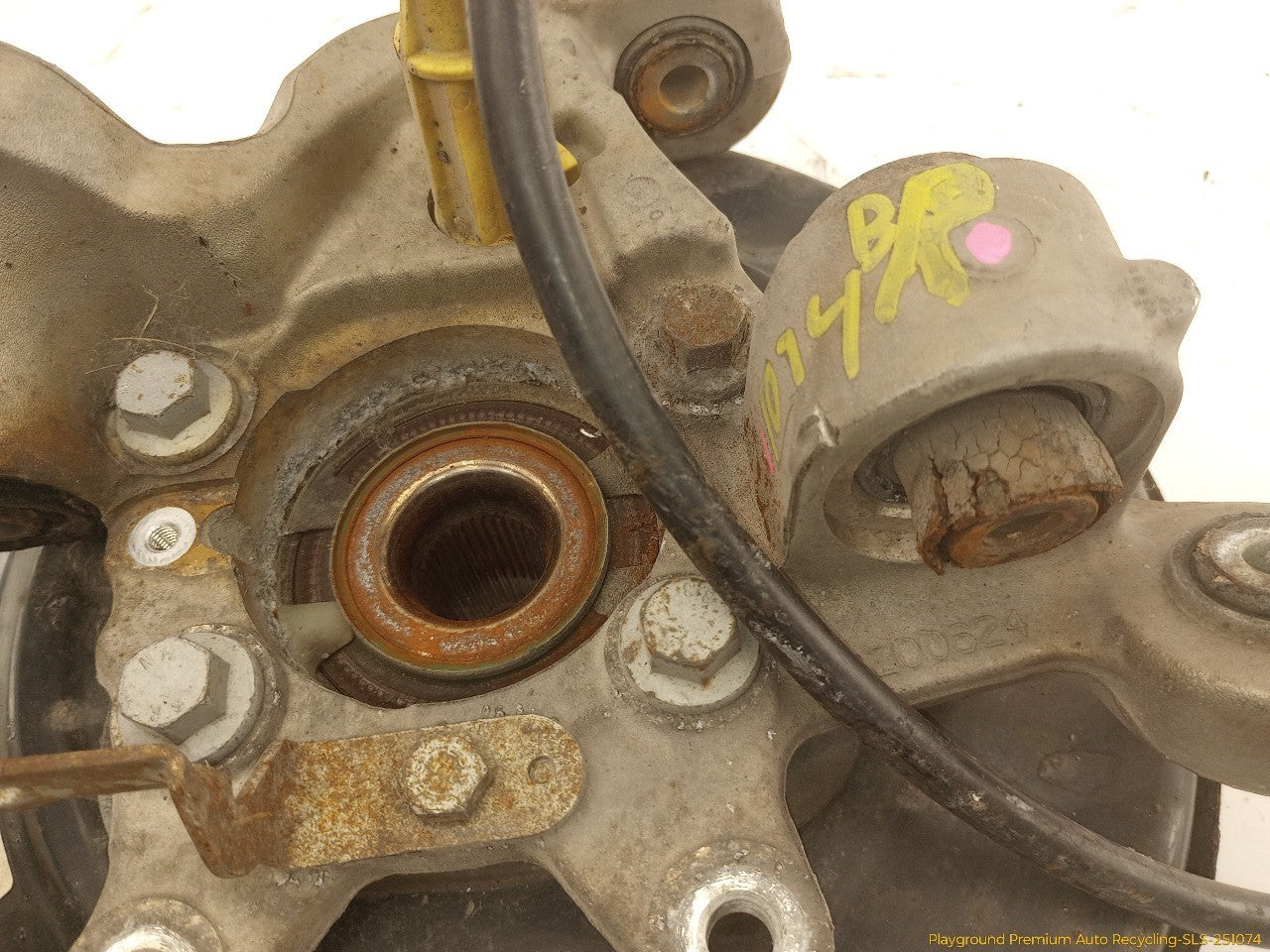 Volvo XC70 Passenger Right Rear Spindle Knuckle Hub