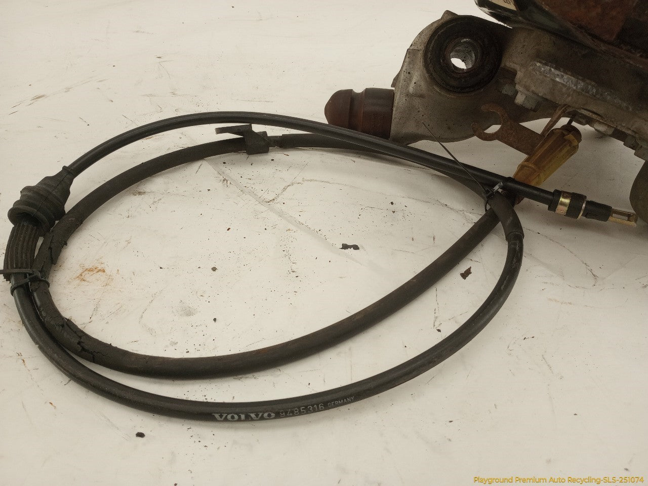 Volvo XC70 Driver Left Rear Spindle Knuckle Hub