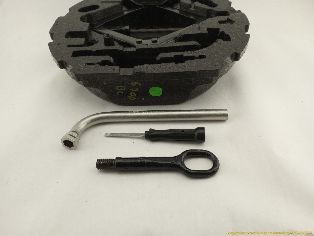 Volkswagen Beetle Vehicle Jack & Tools