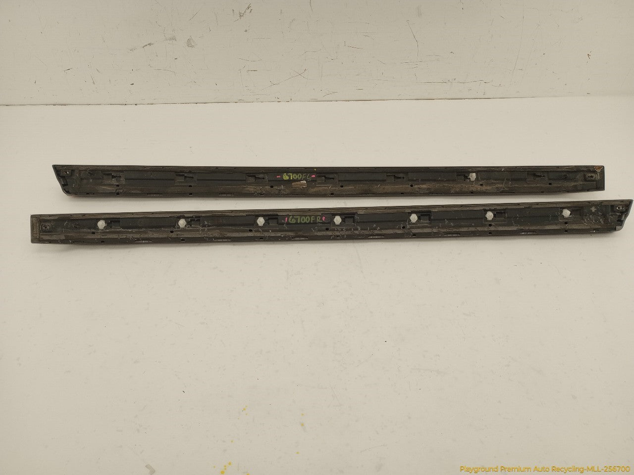 Volkswagen Beetle Pair Of Front Exterior Lower Door Trim - 0