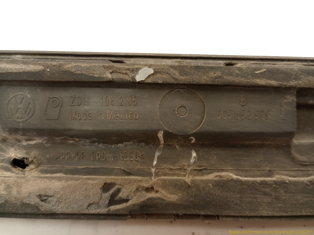 Volkswagen Beetle Pair Of Front Exterior Lower Door Trim