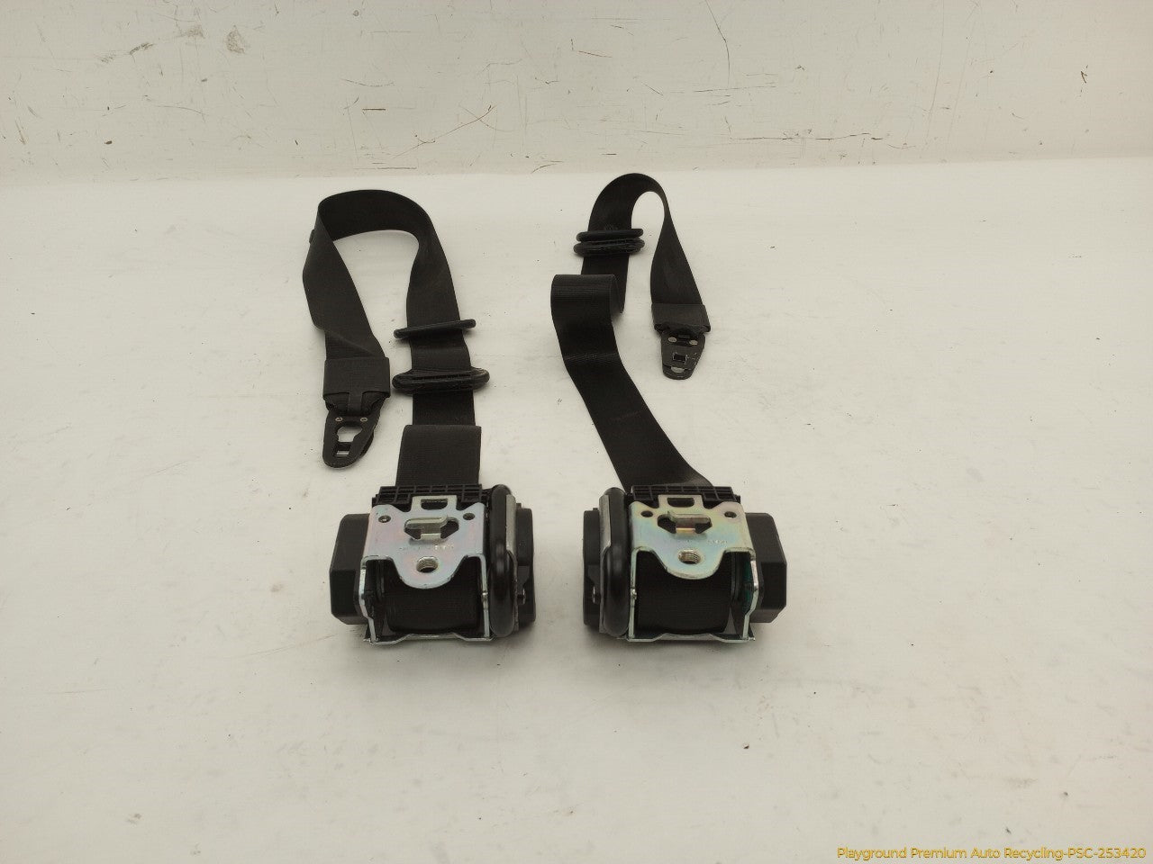 Audi A6 Pair Of Front Seat Belt Retractors - 0