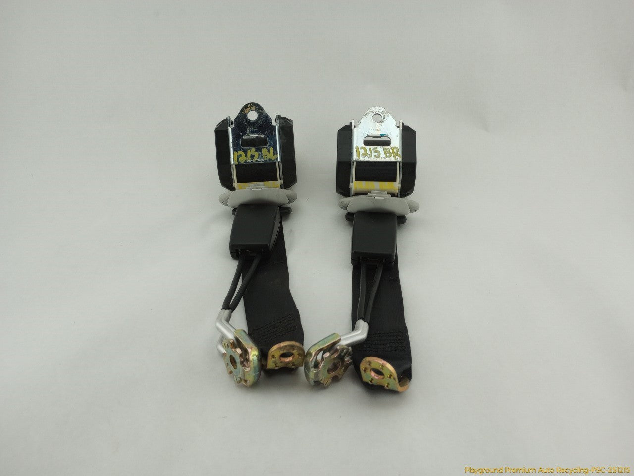 Volkswagen Beetle Pair Of Rear Seat Belt Retractors & Buckles - 0