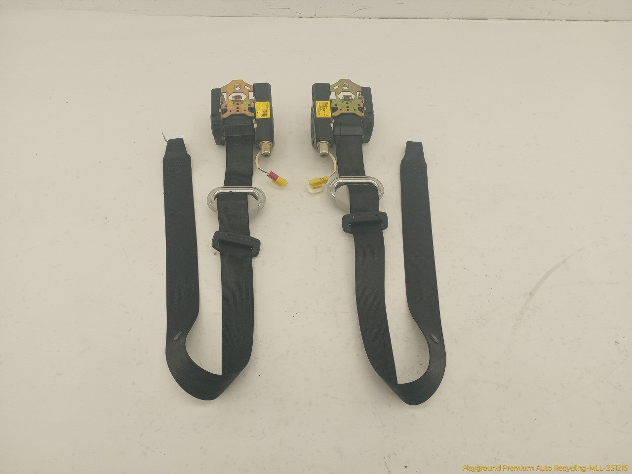 Volkswagen Beetle Pair Of Front Seat Belt Retractors - 0