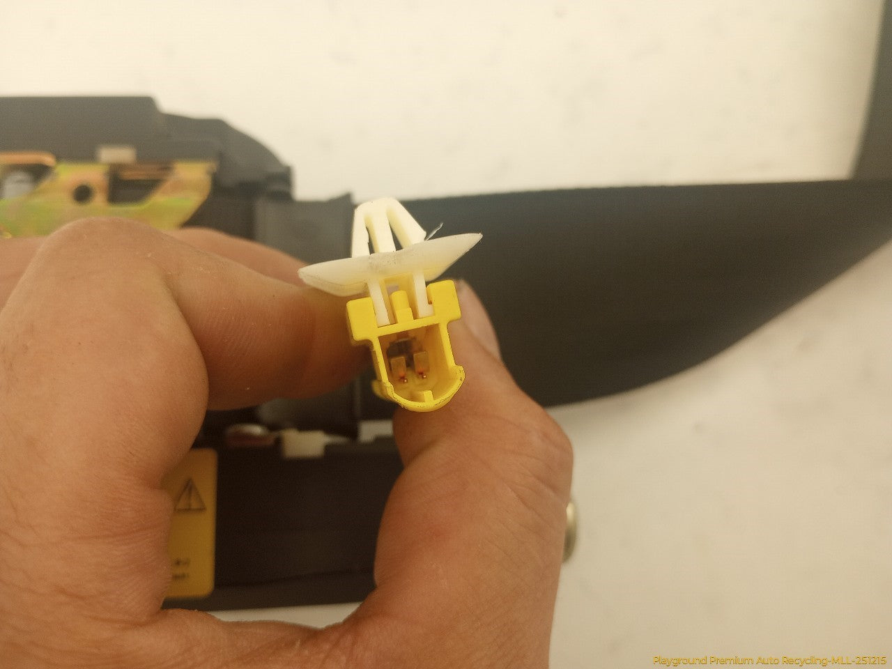 Volkswagen Beetle Pair Of Front Seat Belt Retractors