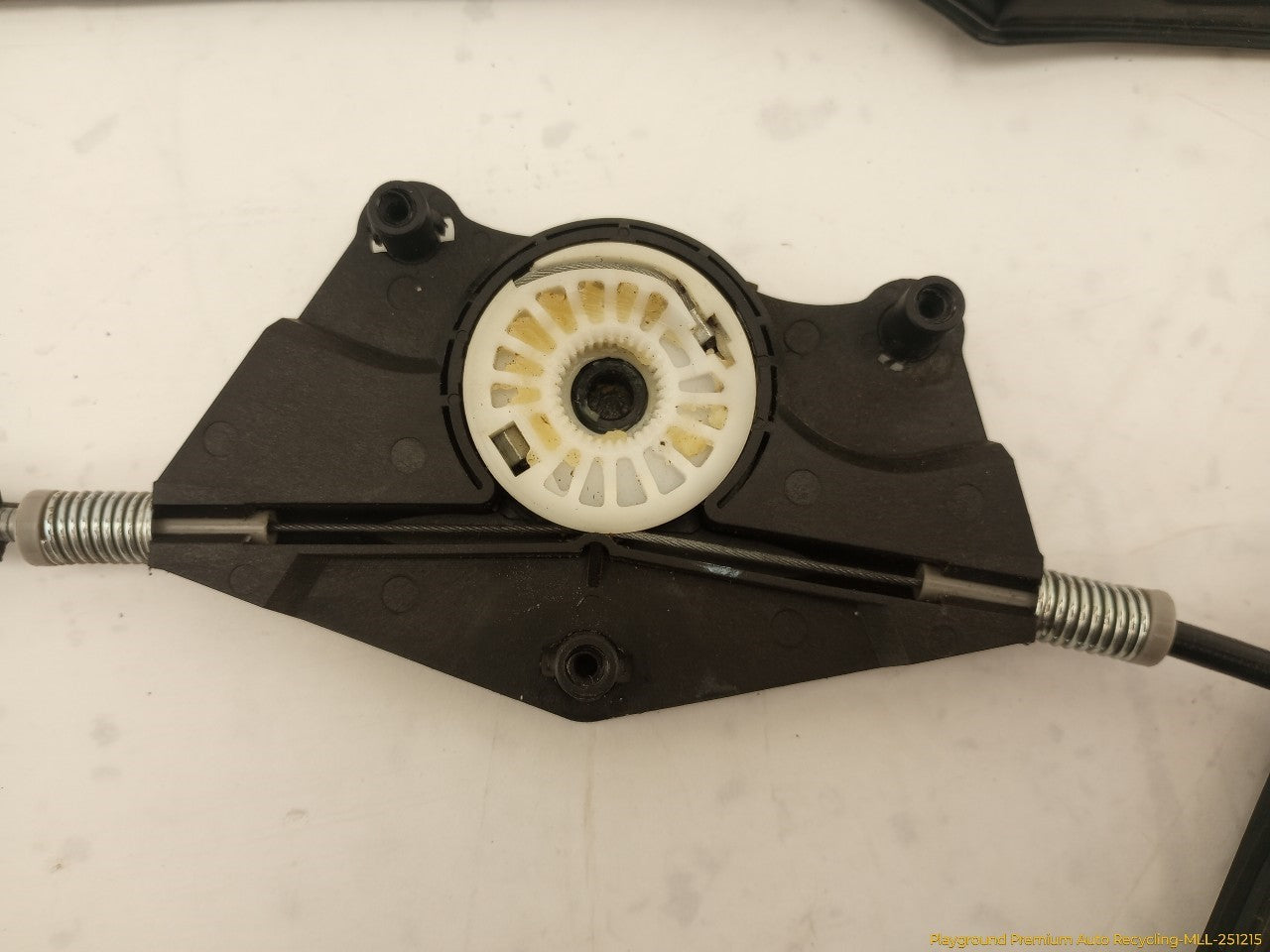 Volkswagen Beetle Passenger Right Front Door Window Regulator