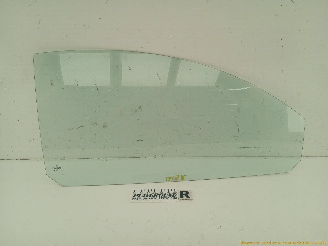 Volkswagen Beetle Passenger Right Front Door Window Glass