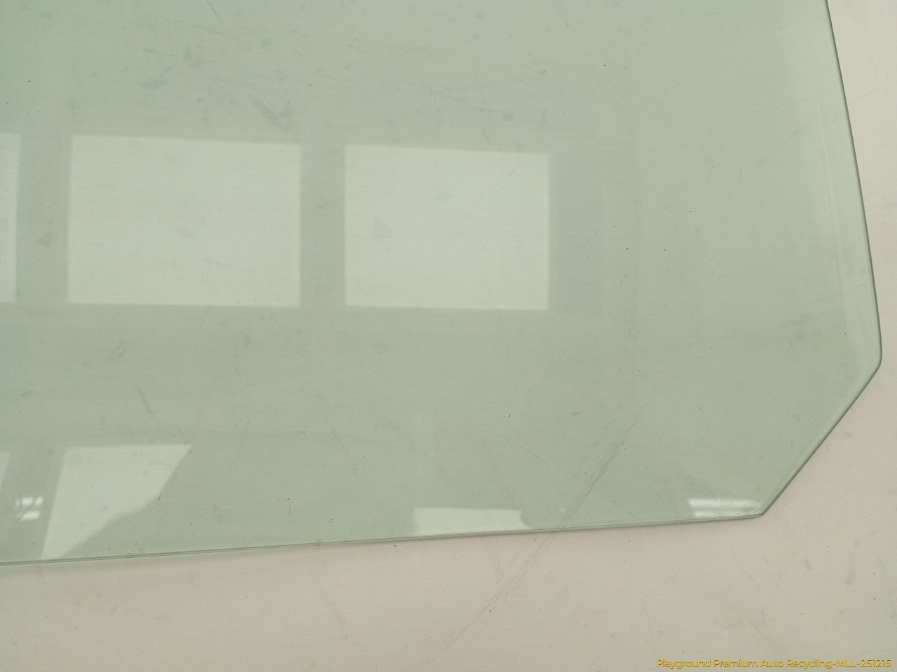 Volkswagen Beetle Passenger Right Front Door Window Glass