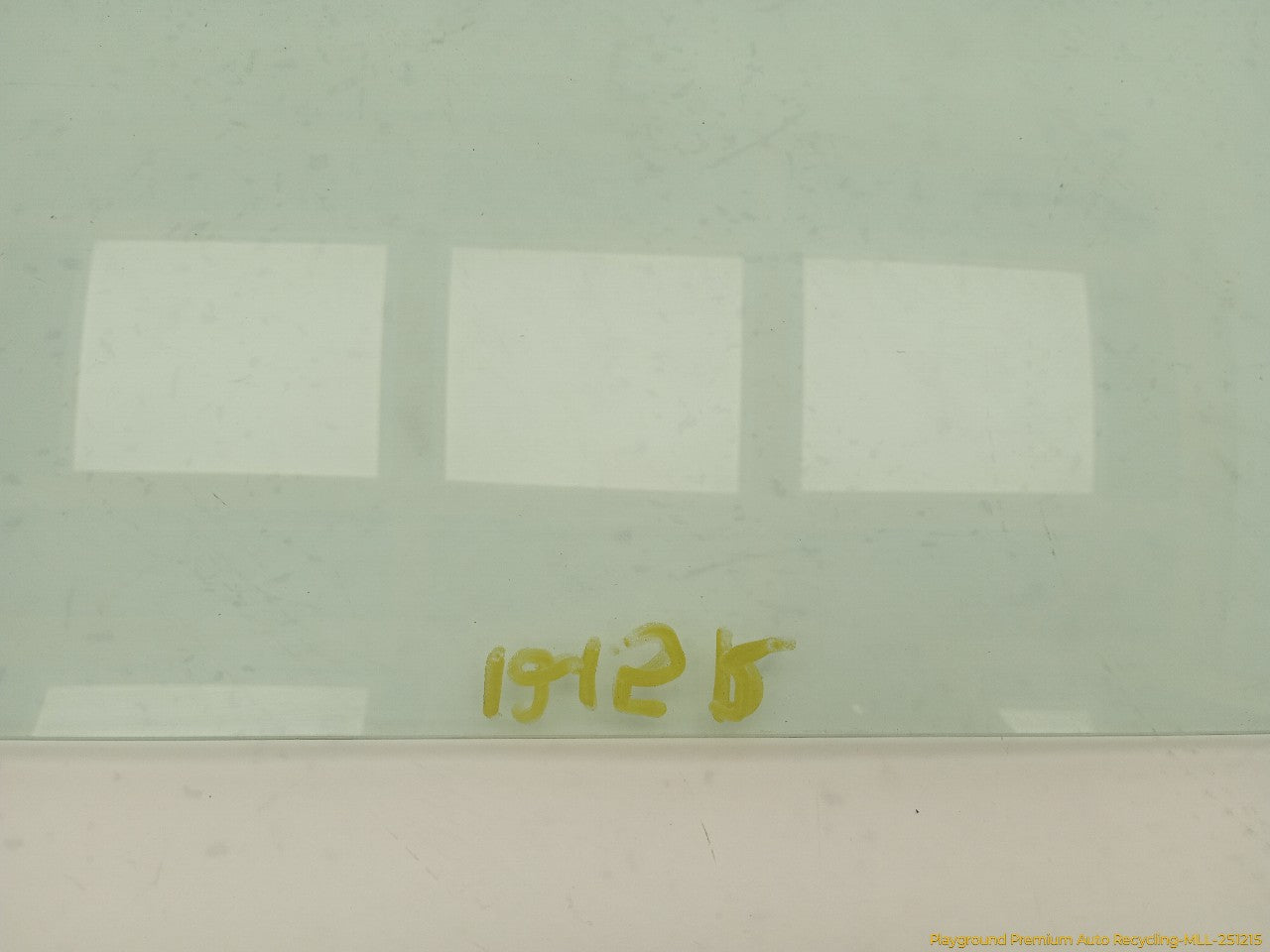 Volkswagen Beetle Passenger Right Front Door Window Glass