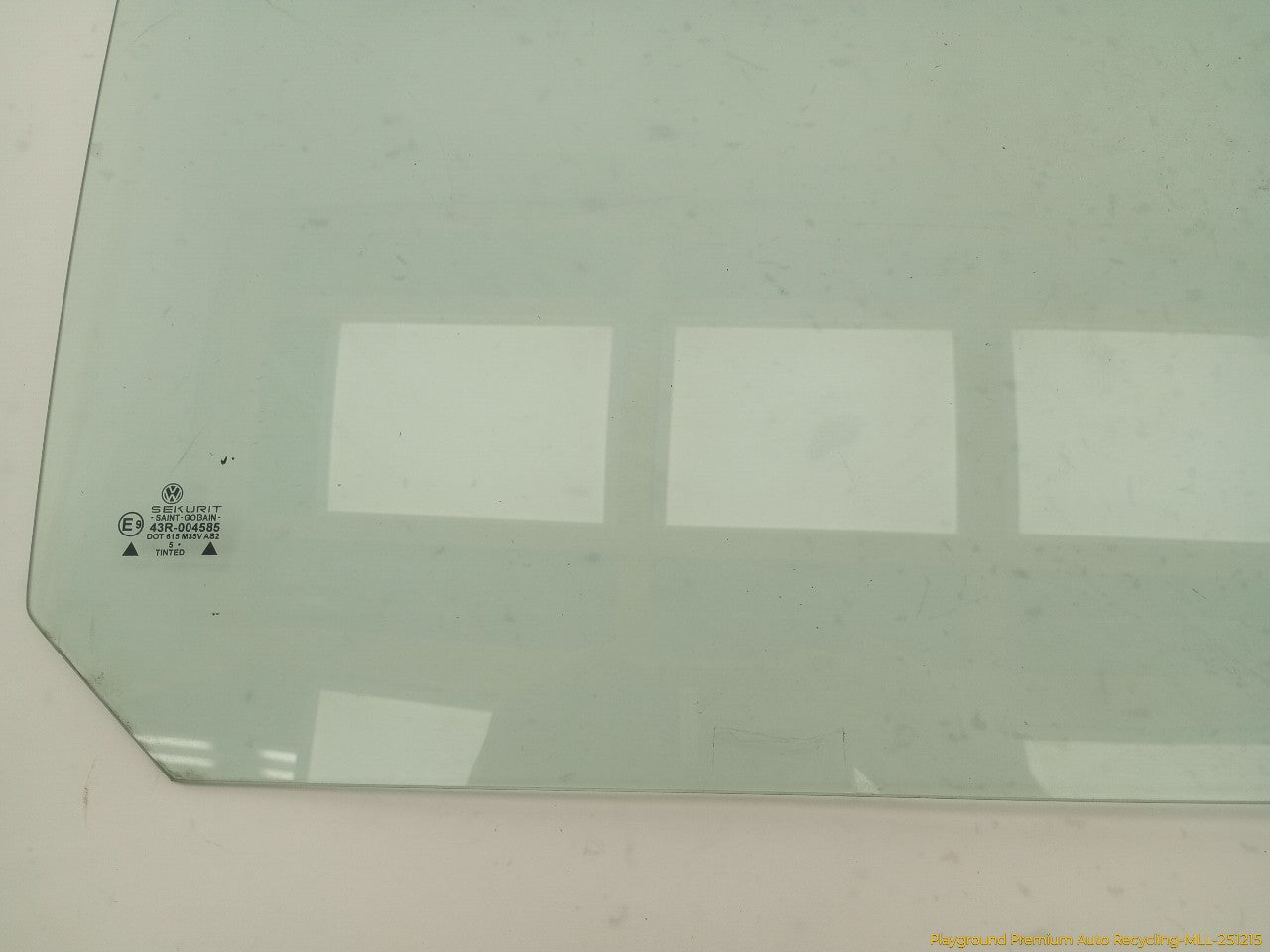 Volkswagen Beetle Passenger Right Front Door Window Glass