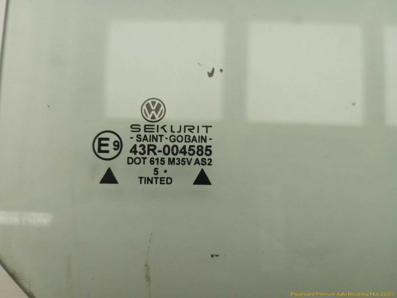 Volkswagen Beetle Passenger Right Front Door Window Glass