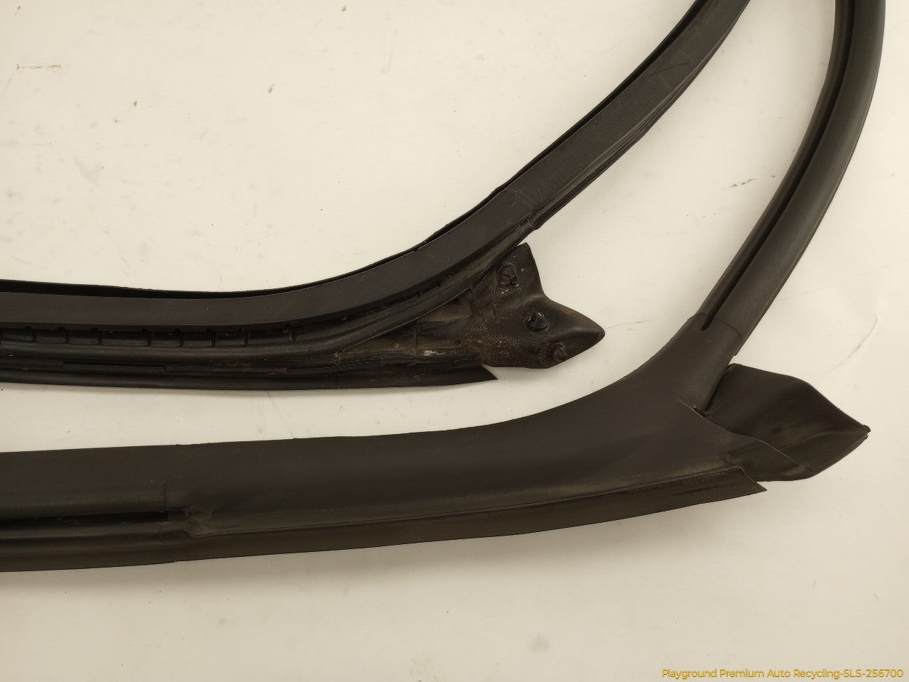 Volkswagen Beetle Pair Of Front Door Moldings