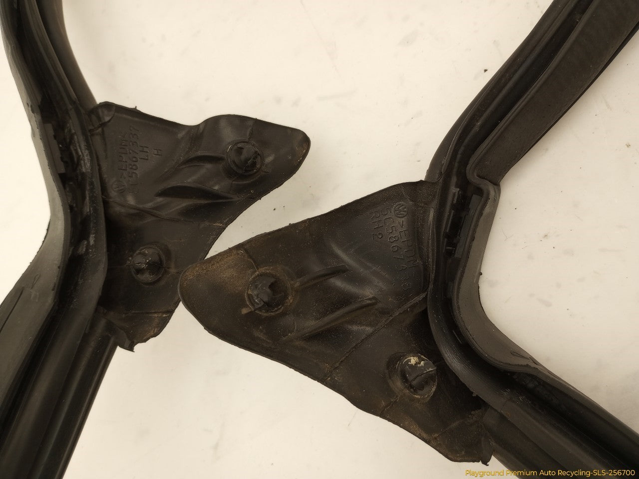 Volkswagen Beetle Pair Of Front Door Moldings