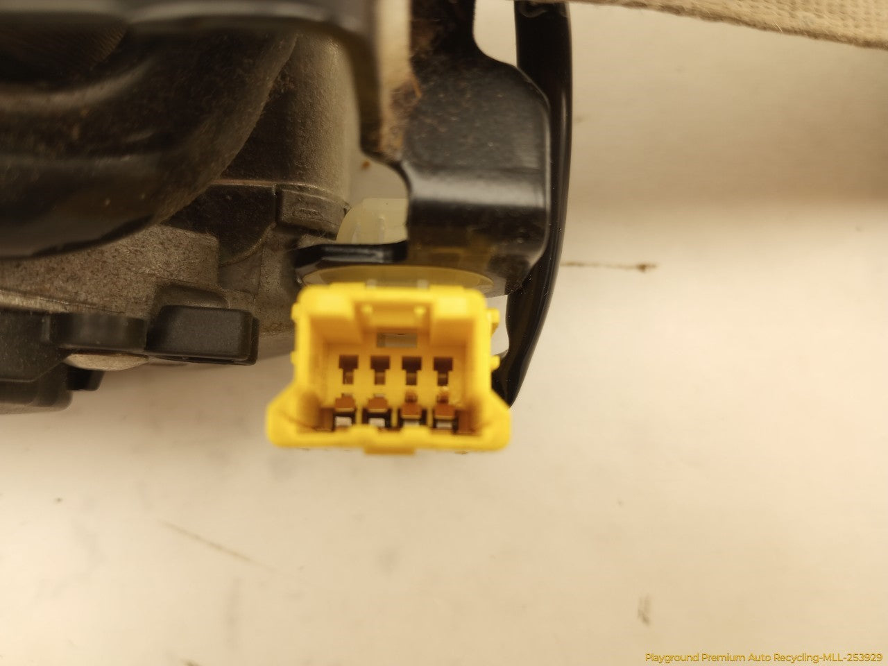 Acura TSX Pair Of Front Seat Belt Retractors