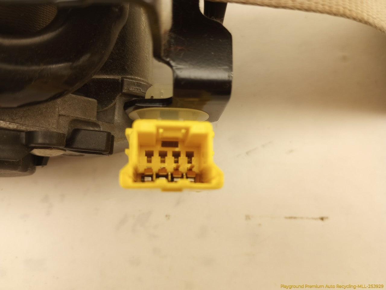 Acura TSX Pair Of Front Seat Belt Retractors