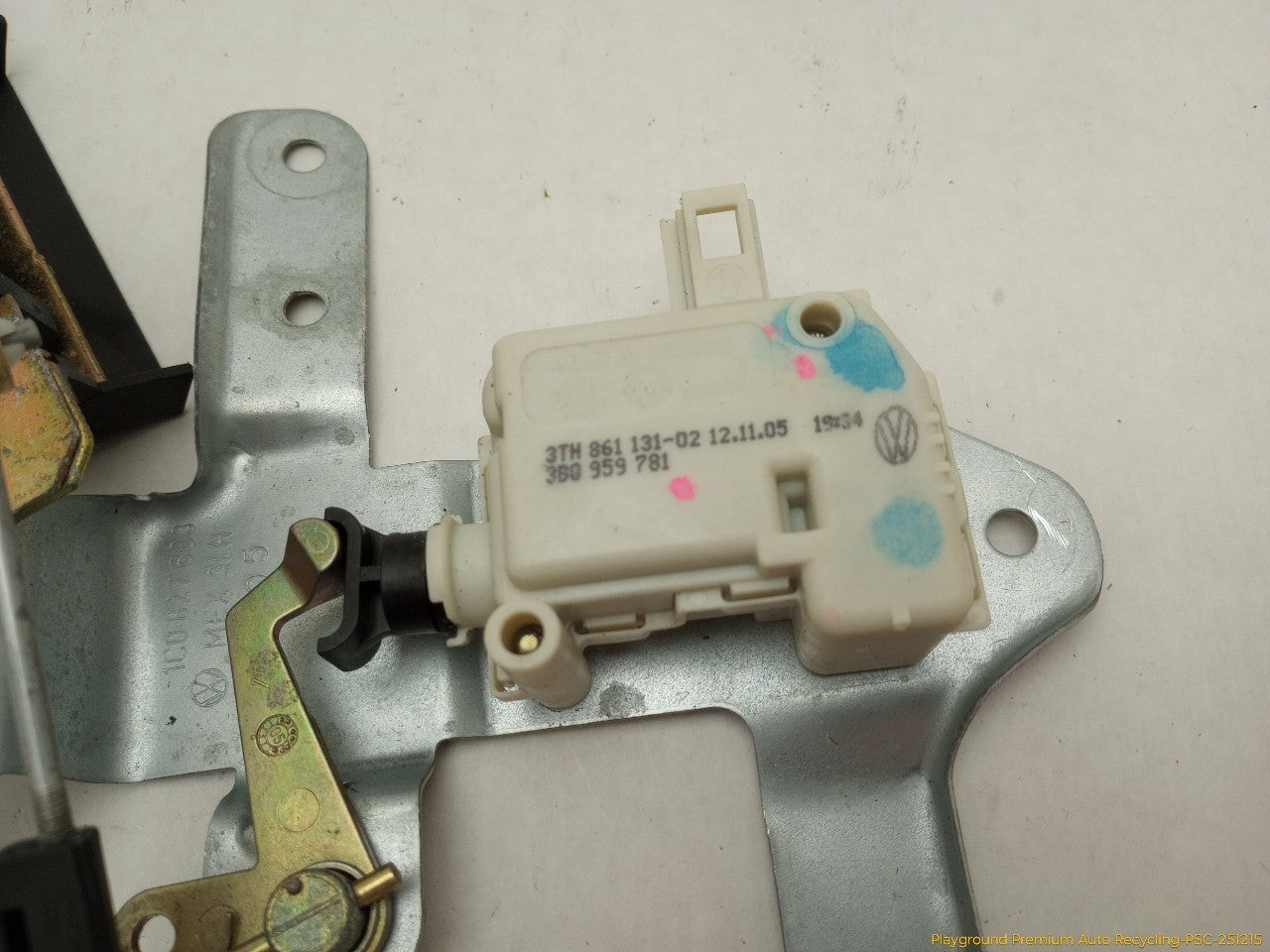 Volkswagen Beetle Trunk Lock Actuator
