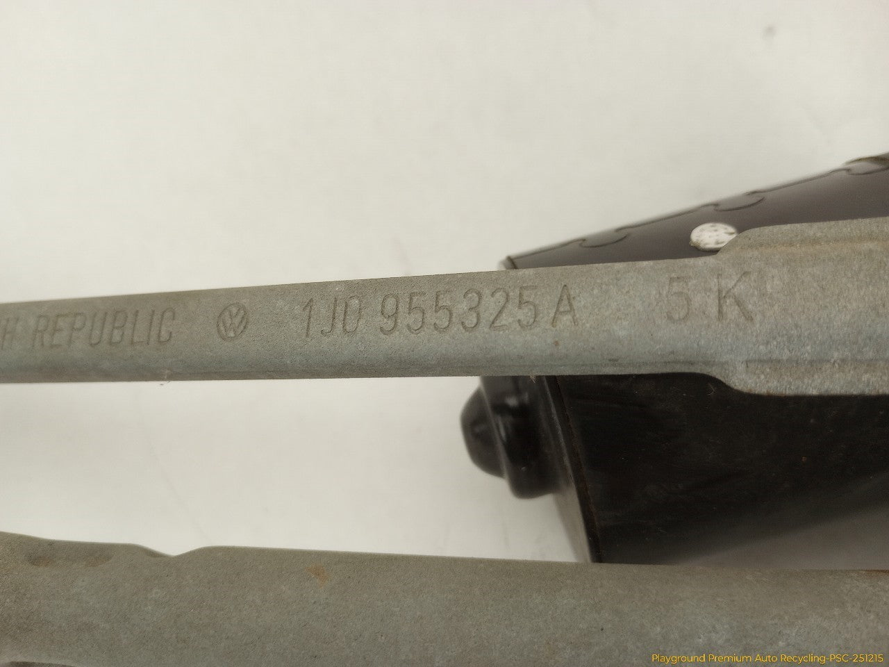 Volkswagen Beetle Windshield Wiper Transmission & Motor
