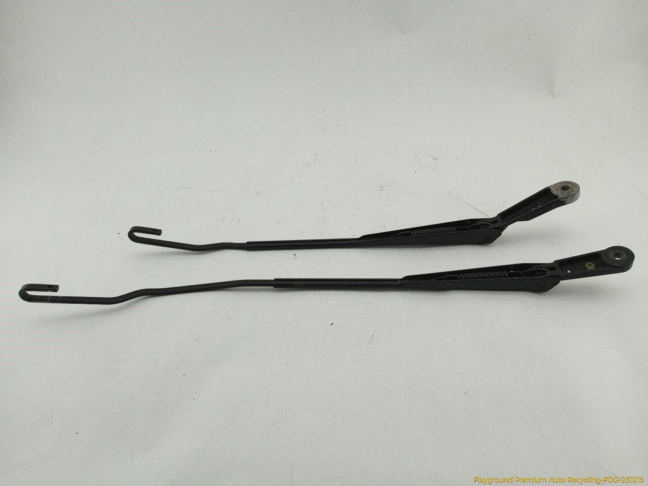 Volkswagen Beetle Pair Of Windshield Wiper Arms - 0