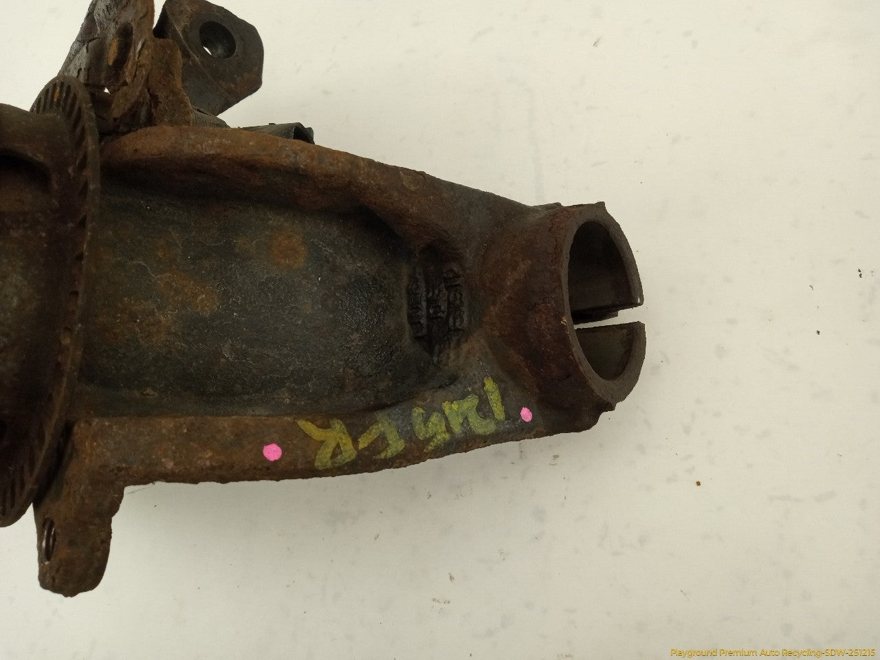 Volkswagen Beetle Passenger Right Front Spindle Knuckle Hub