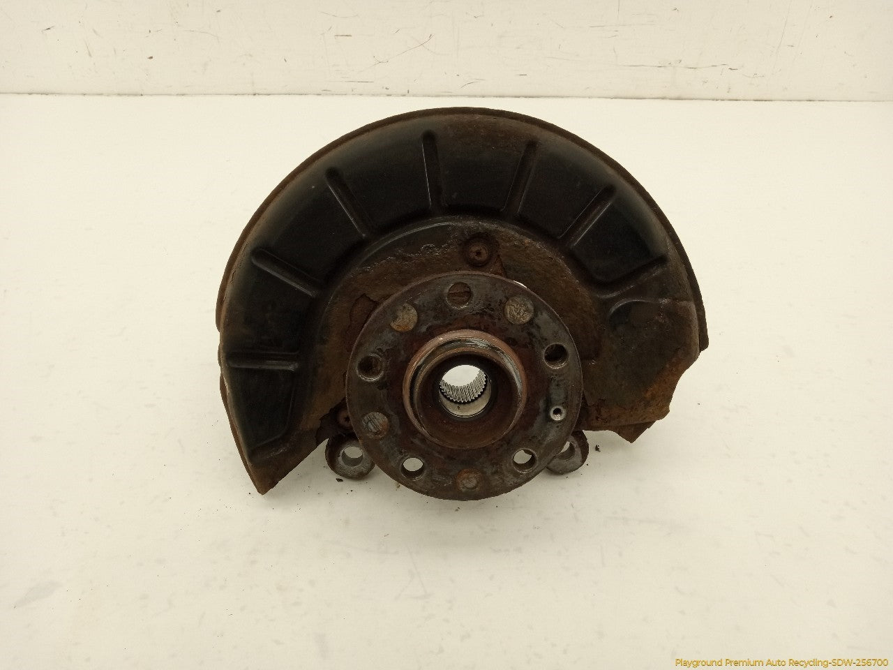 Volkswagen Beetle Driver Left Front Spindle Knuckle Hub - 0