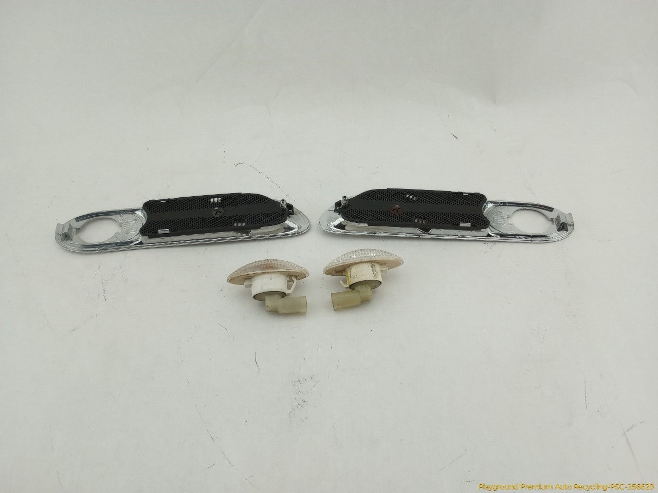 Mini Cooper S Pair Of Front Fender Side Marker Reflectors - 0