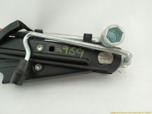 Volvo C70 Vehicle Jack