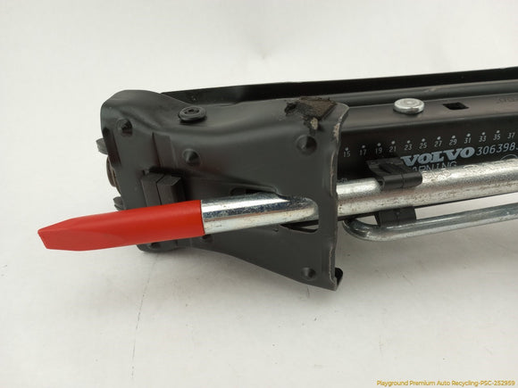 Volvo C70 Vehicle Jack