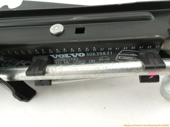 Volvo C70 Vehicle Jack