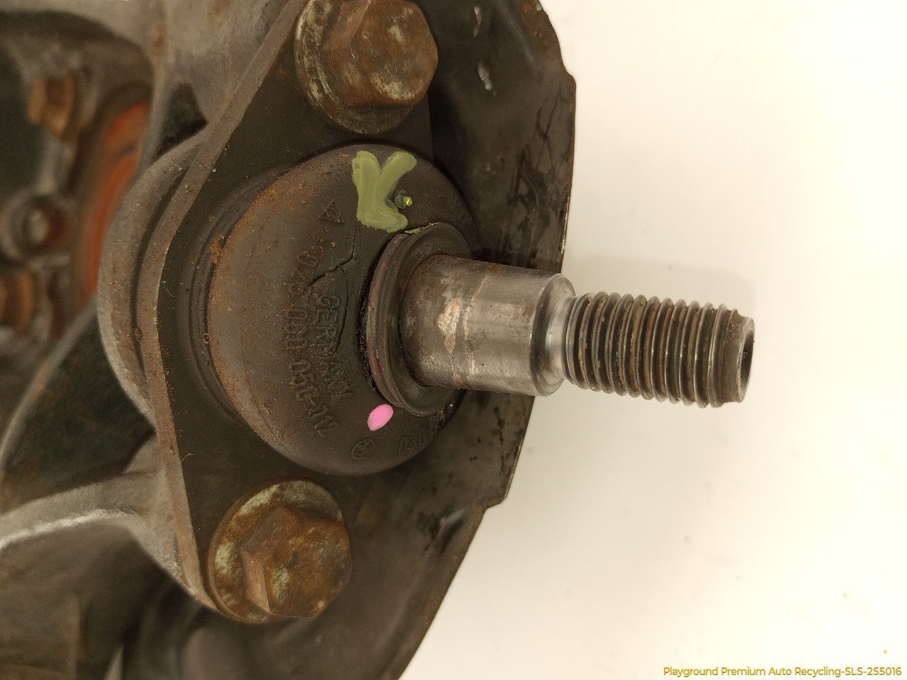 Mini Cooper Driver Left Front Spindle Knuckle Hub