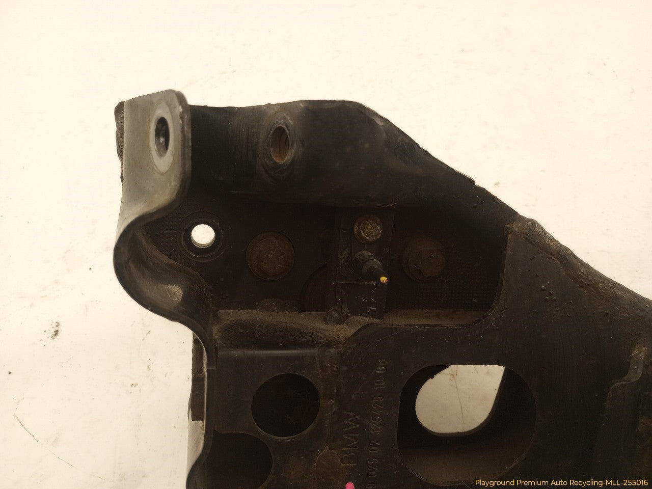 Mini Cooper Driver Left Rear Spindle Knuckle Hub