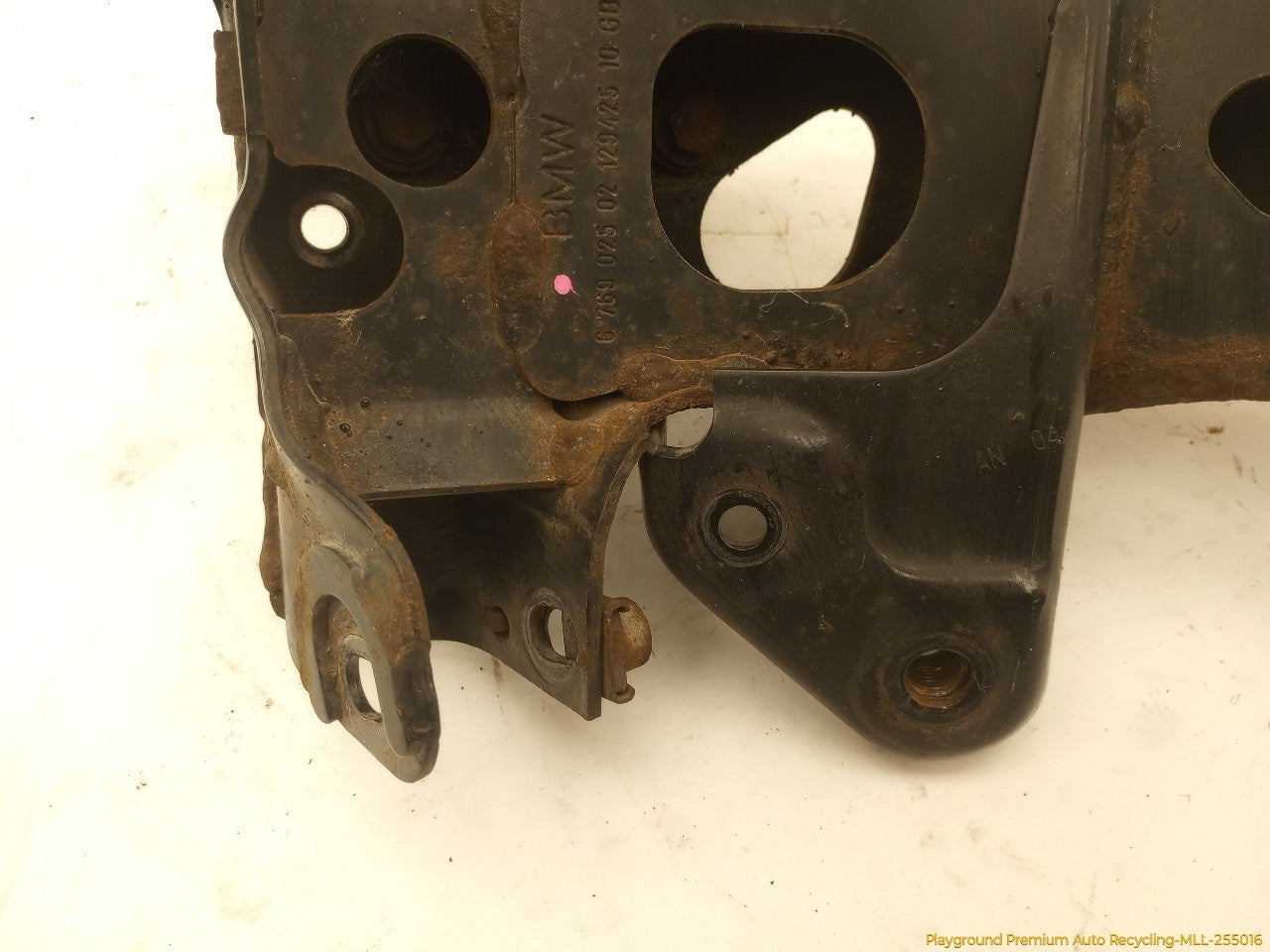 Mini Cooper Driver Left Rear Spindle Knuckle Hub