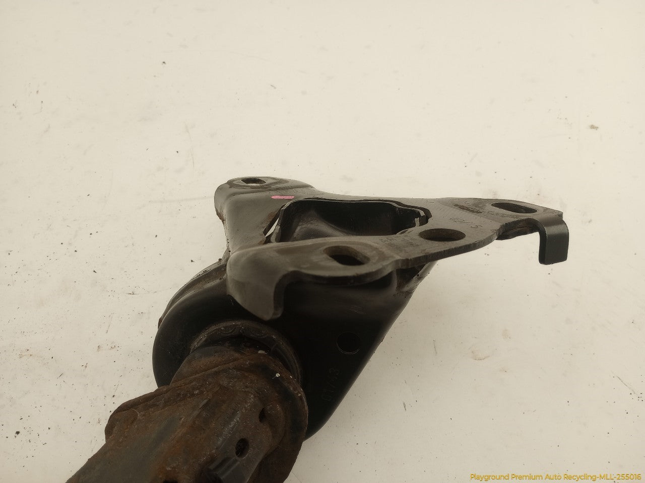 Mini Cooper Driver Left Rear Spindle Knuckle Hub