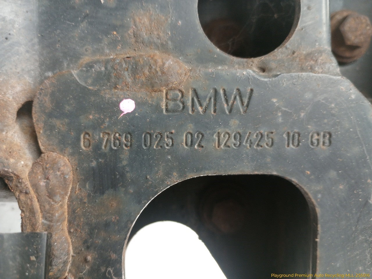 Mini Cooper Driver Left Rear Spindle Knuckle Hub