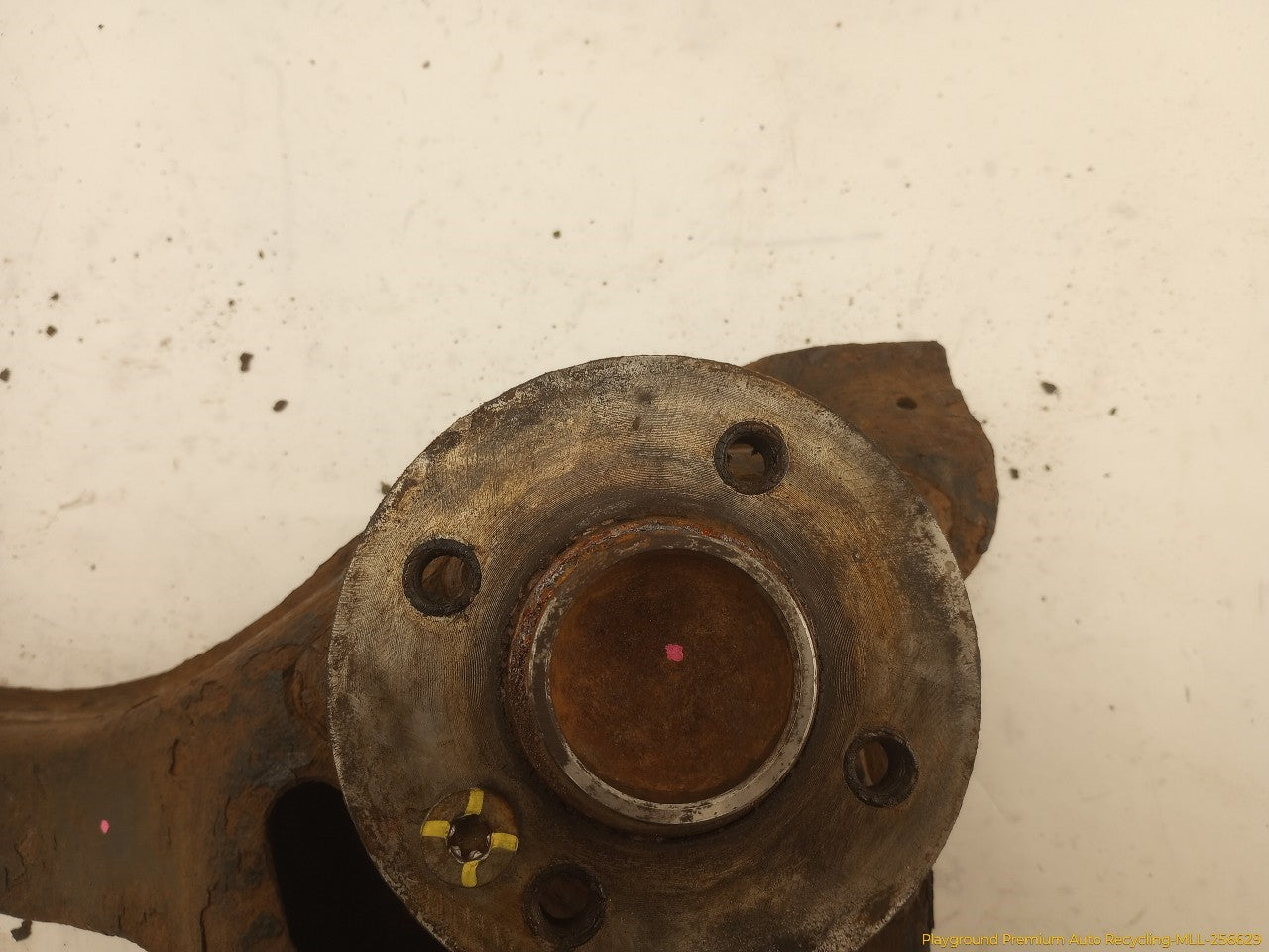 Mini Cooper S Driver Left Rear Spindle Knuckle Hub