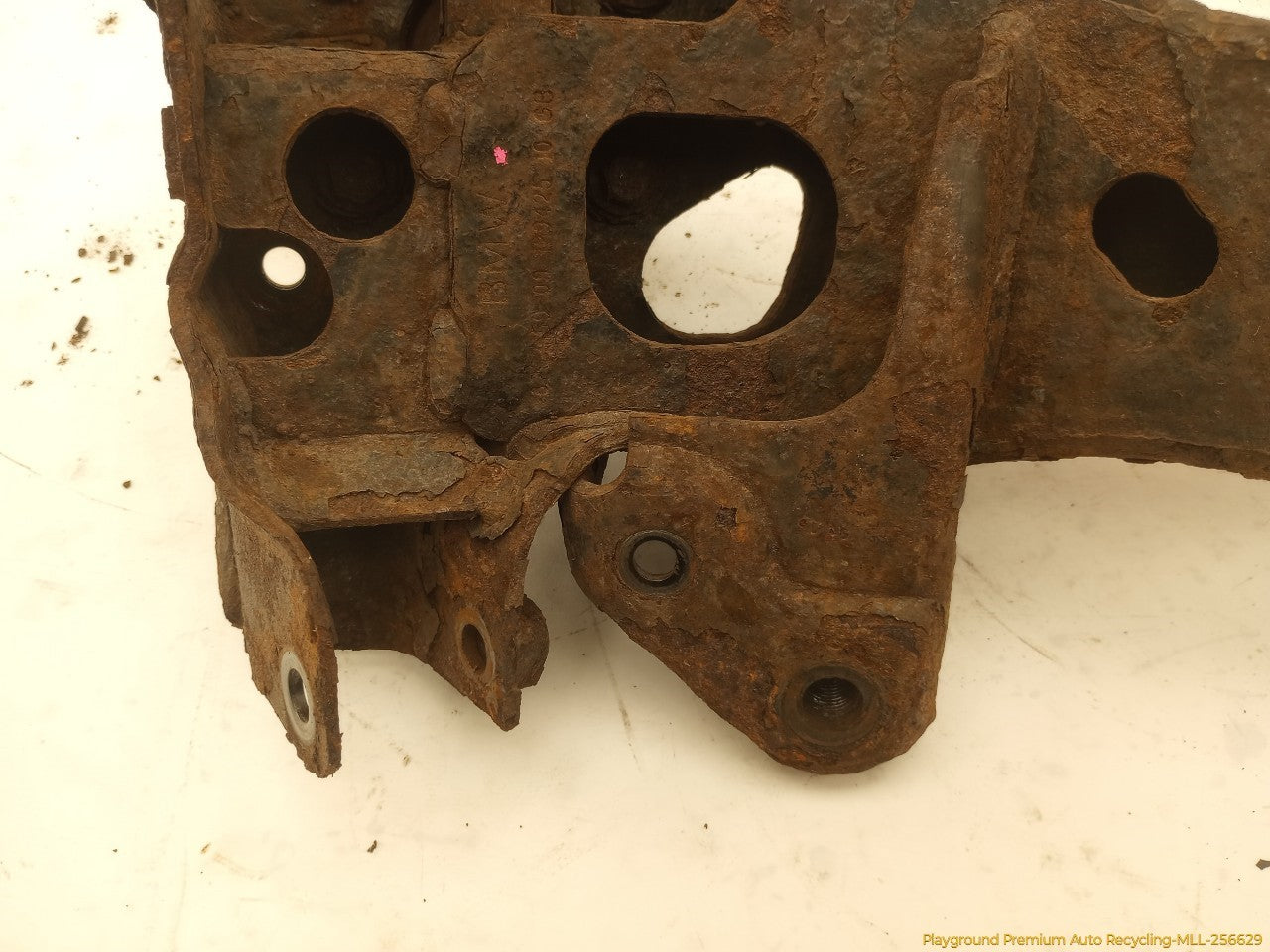 Mini Cooper S Driver Left Rear Spindle Knuckle Hub