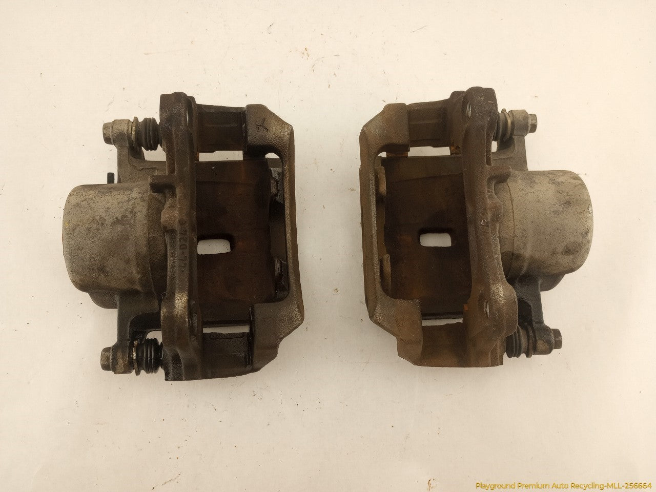 Pontiac Solstice Pair Of Front Brake Calipers - 0