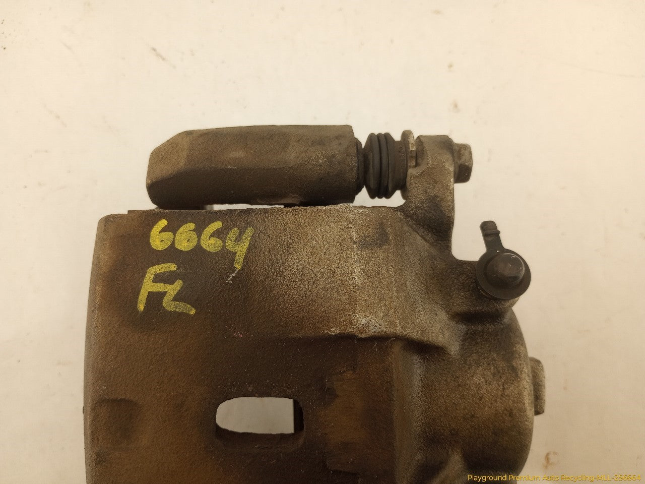 Pontiac Solstice Pair Of Front Brake Calipers