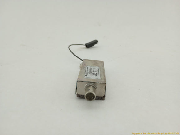Hyundai Genesis Pair Of Radio Antenna Amplifiers